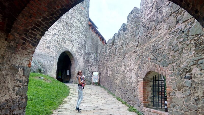 Na Kunětickou horu s malou v nosítku