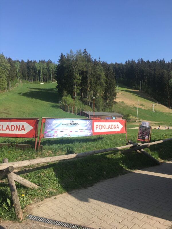 Rodinné lyžování ve skiareálu Hlinsko