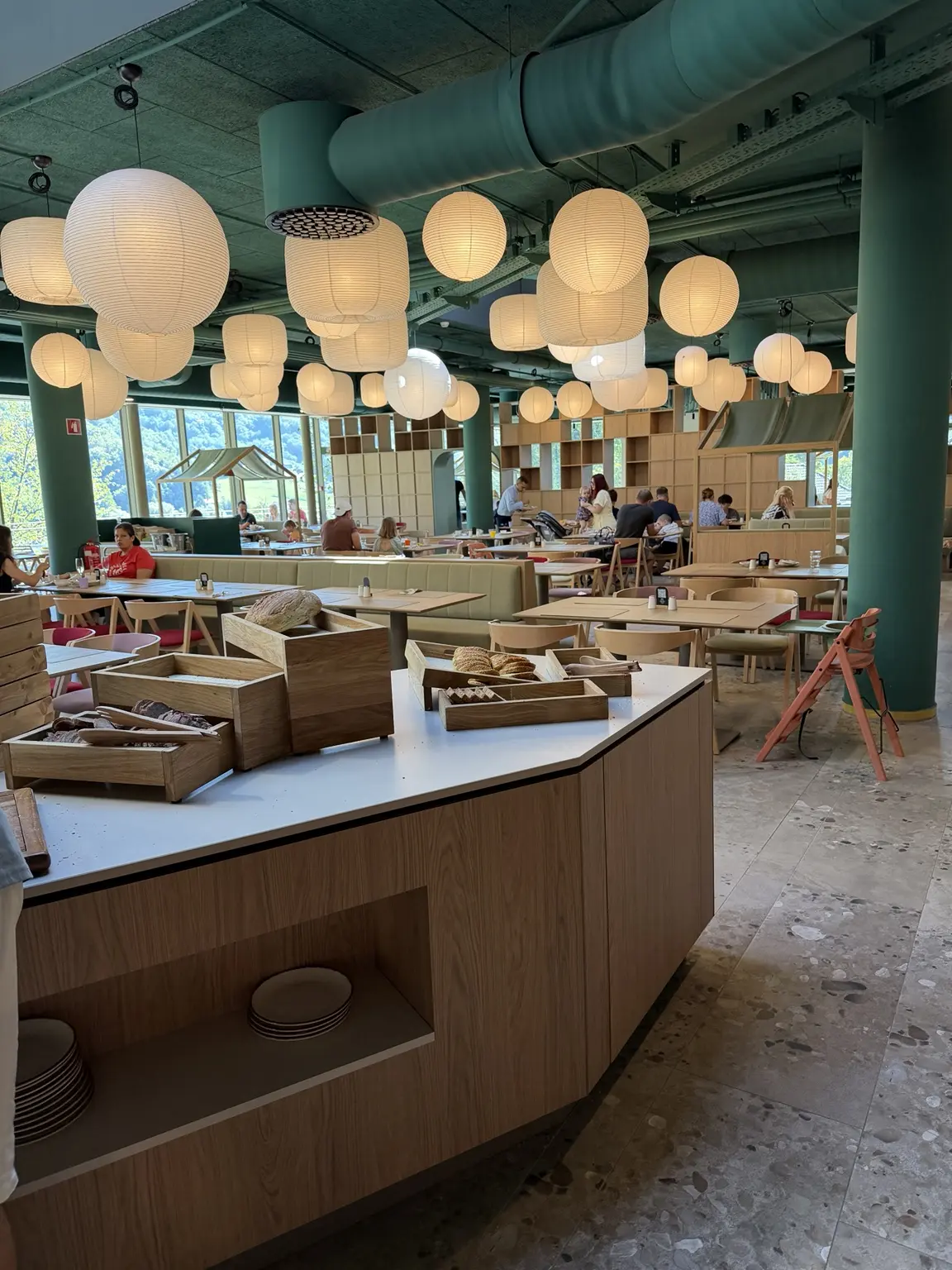 Interiér restaurace ve Family Hotelu Vilinia