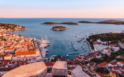 Hvar s dětmi: průvodce pro rodiny (pláže a tipy)