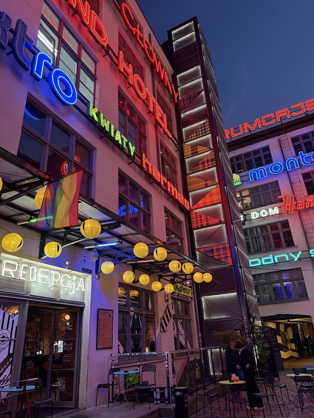 Detail historických neonů v Galerii Neon Side ve Wroclawi