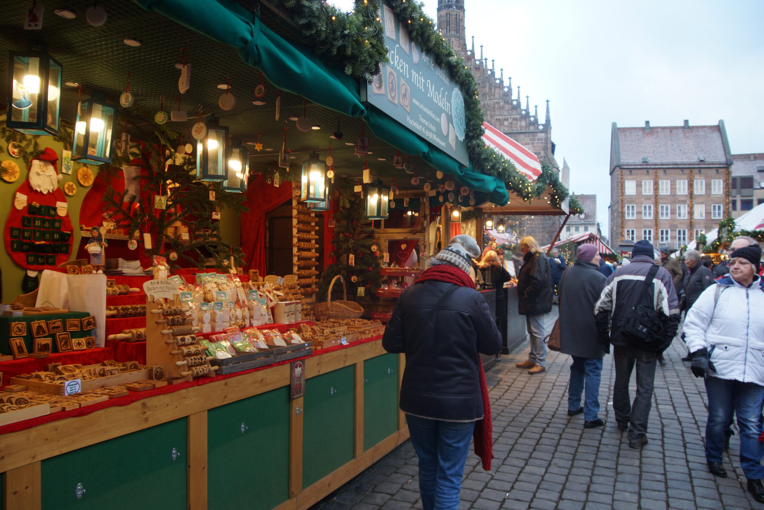 Vánoční stánky Christkindlesmarktu v Norimberku