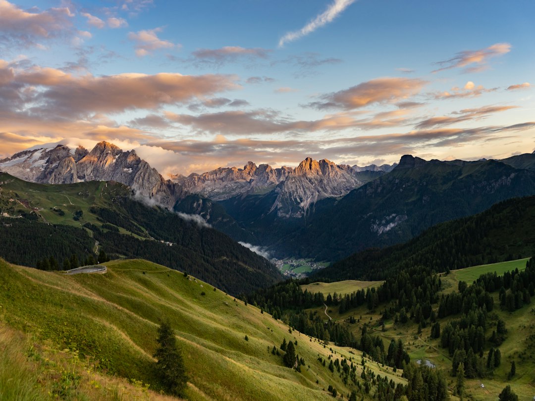 Ilustrační letní horská krajina Dolomit